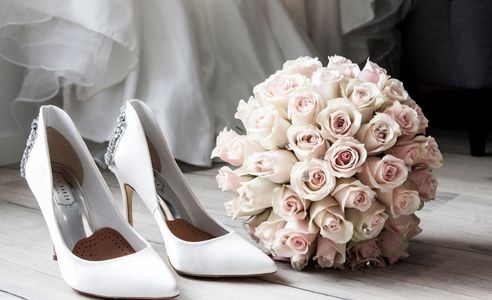 Bridal shoes and bouquet an amazing wedding day checklist needs to include it 
