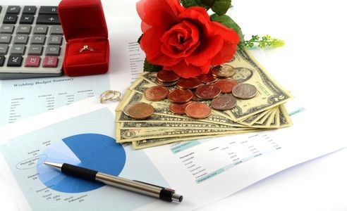 How Much To Spend on a Wedding Gift? 