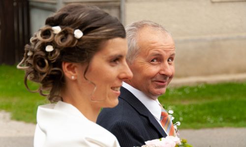 Close up of the fathers of the bride and the bride with hair accessories