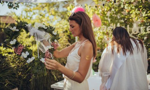 maid of honor arranging the decorations