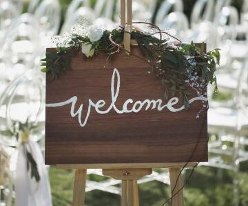 50+ Best and Simple Tips for Your Wedding Welcome Table