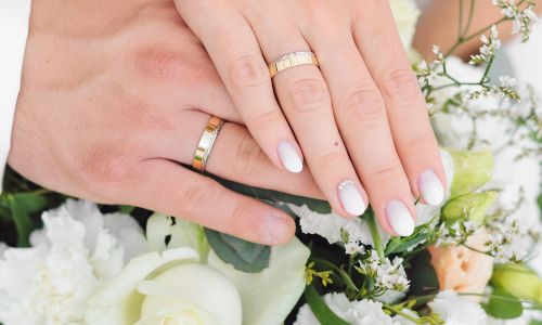 Wedding rings display photo - Copy